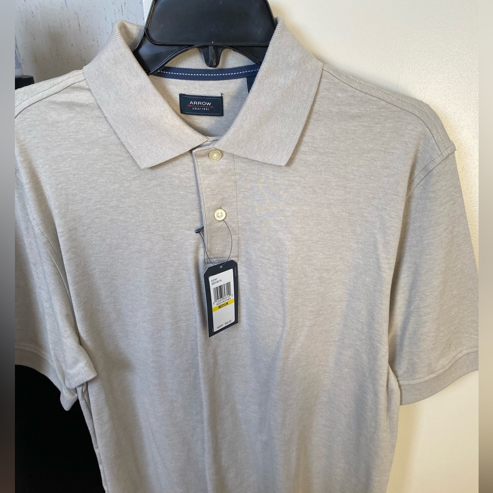 Men’s short sleeve polo shirt by Arrow.